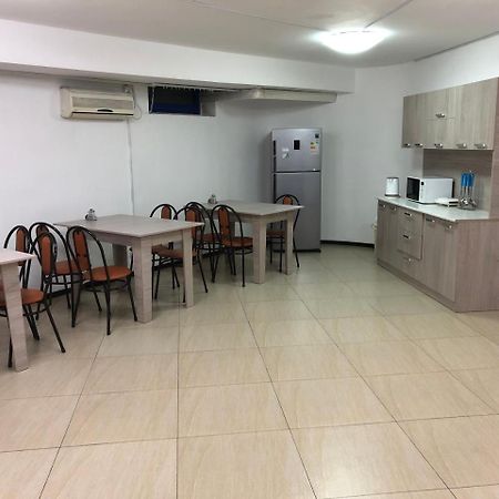 Apple City Hostel Алмати Екстер'єр фото