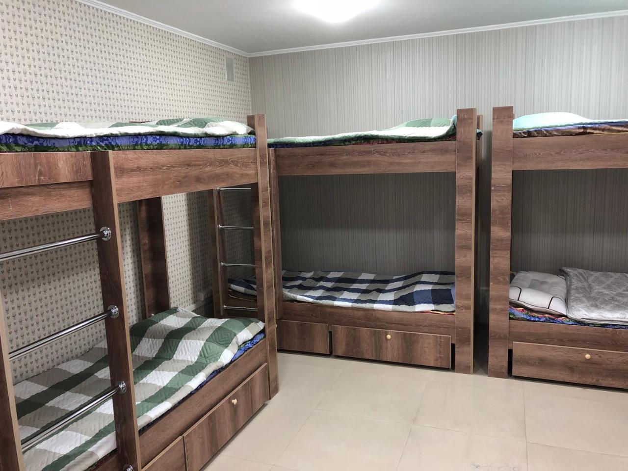 Apple City Hostel Алмати Екстер'єр фото