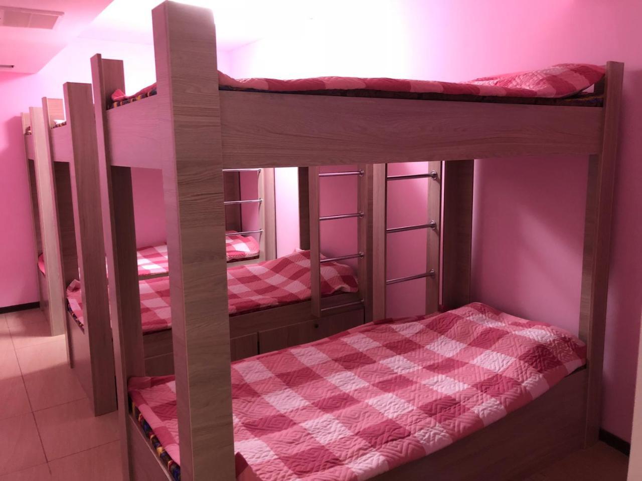 Apple City Hostel Алмати Екстер'єр фото